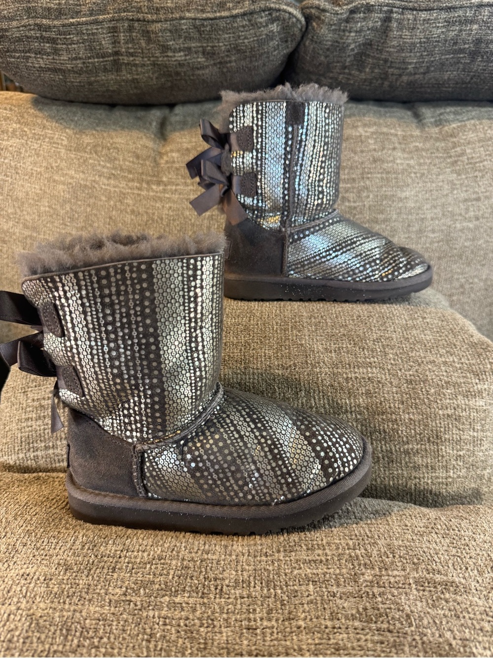 UGG Australia kids Bailey Bow Bling Gray Silver Metallic Dot Boots Size 12
